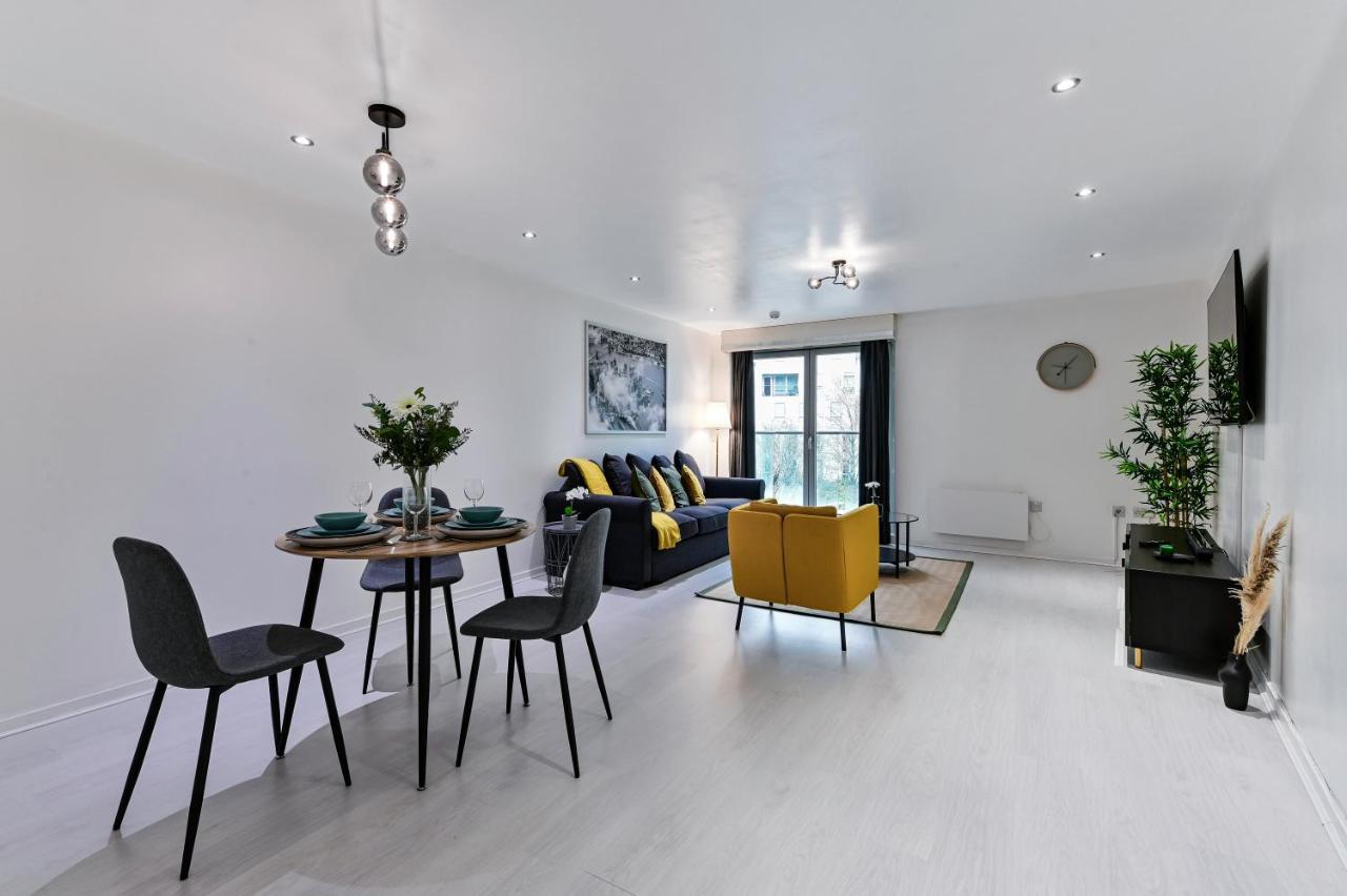 Khayat Homes - The Cosmo - Two Bed London Exterior photo